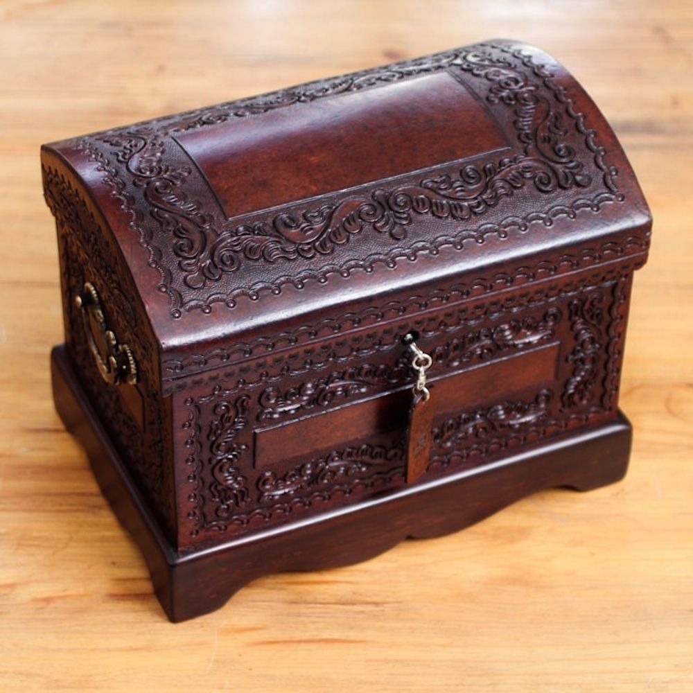 Womens Colonial Leather and Wood Jewelry Box 'Colonial Treasure'